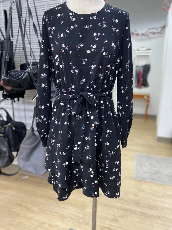 Dynamite floral dress NWT M Tunics Canvas sturdy