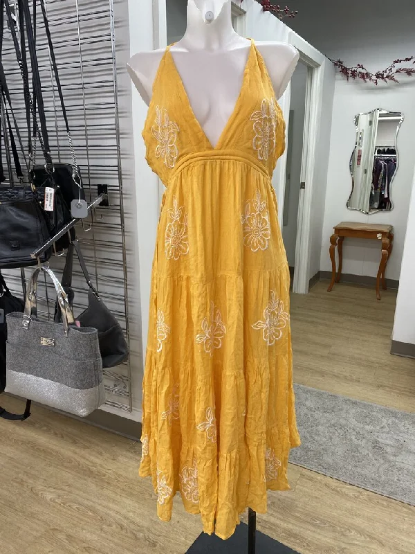 Lulus embroidered dress NWT M Tunic Top Casual