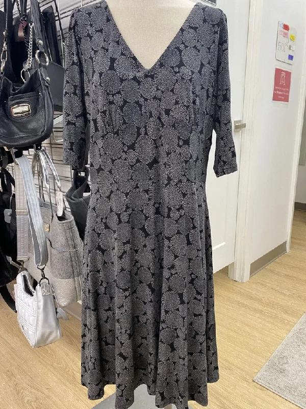 Salaam circle print dress XL Tunics Sophisticated sleek