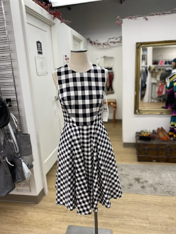 Maggy London fit & flare dress NWT 6 empire Waist empire